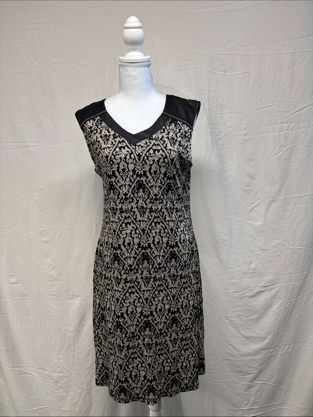 Tango Mango Sleeveless Black and Cream V-Neck Midi Dress